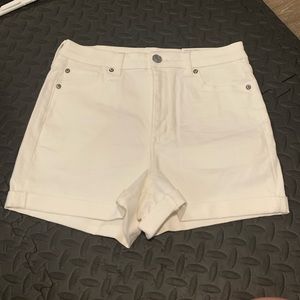 Brand New - AE Curvy high rise white stretchy shorts